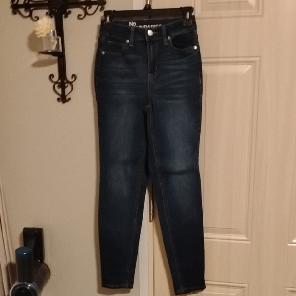 No Boundaries Dark Wash Hi-Rise Super Stretchy Skinny Jeans Size 00
